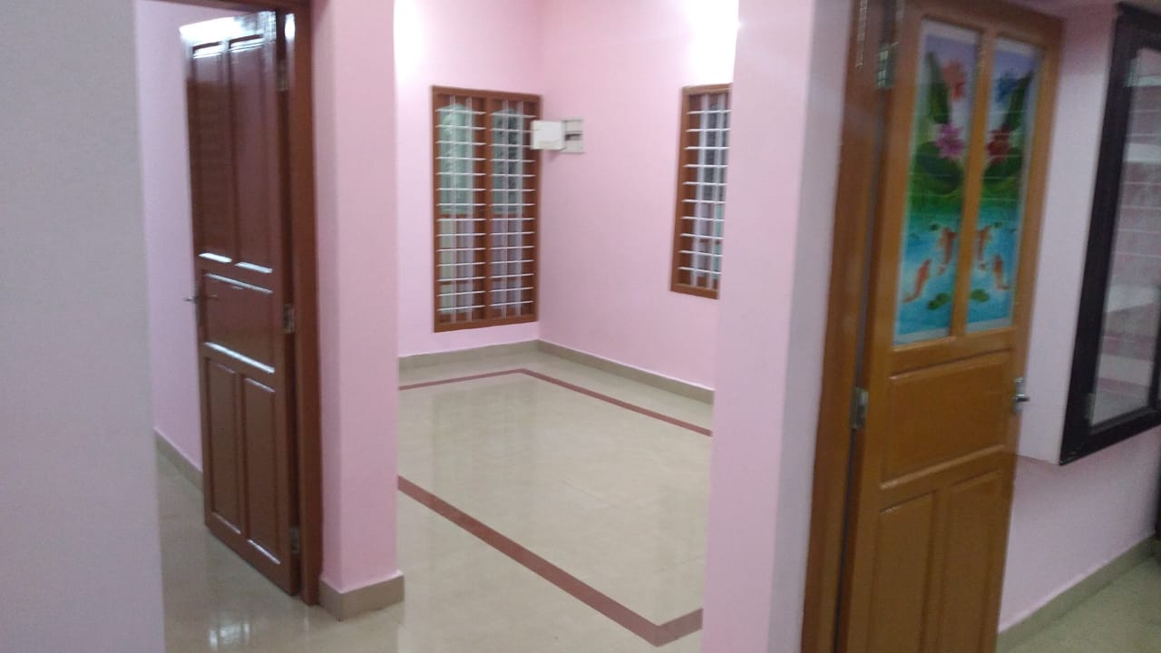 4BHK Semifurnished House1800sqft in Kizhakkambalam