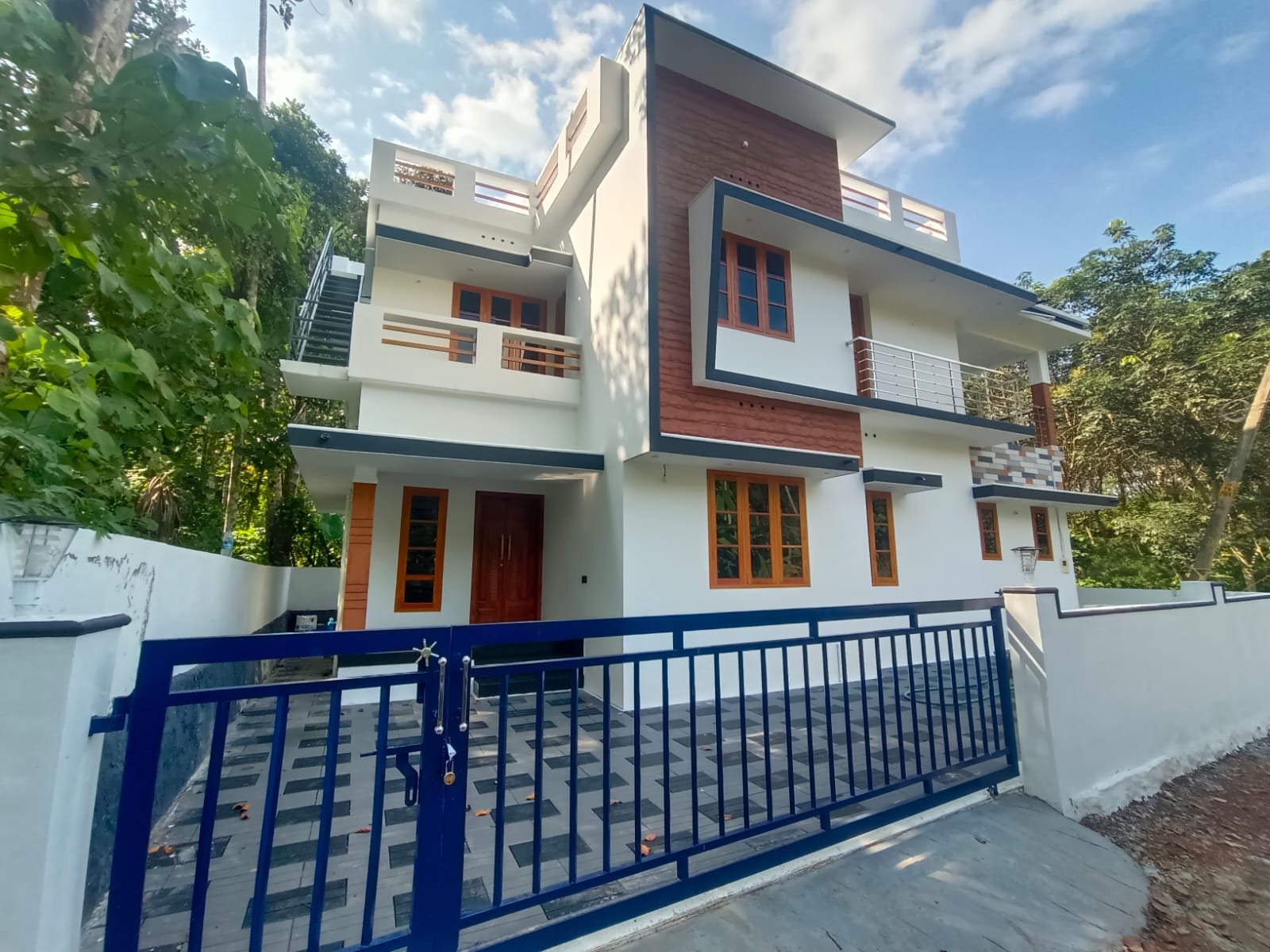 3BHK Semifurnished house with 4cent 1500sqft