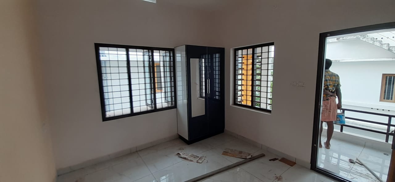 9.800cent of land in Kundanoor, Maradu