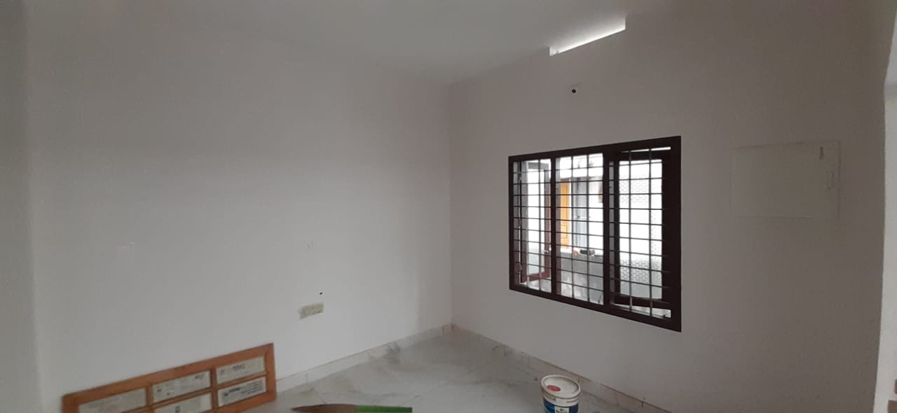 9.800cent of land in Kundanoor, Maradu