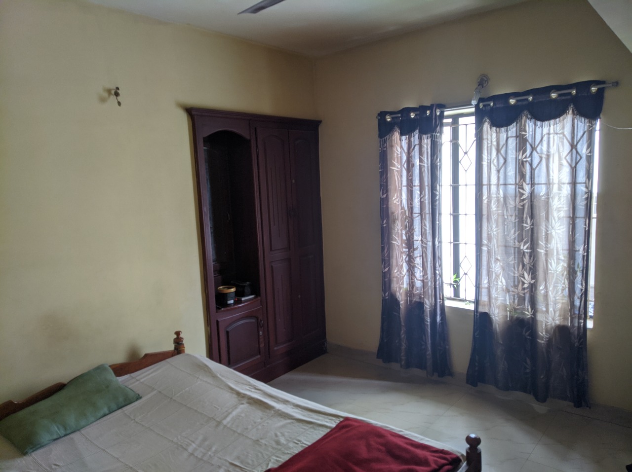 75cent of Land with old house in Valambur, Pattimattom