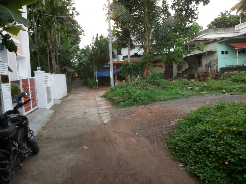 4 cents of land - for sale in Club Road Edappally, Kochi ( Ernakulam ), Kerala