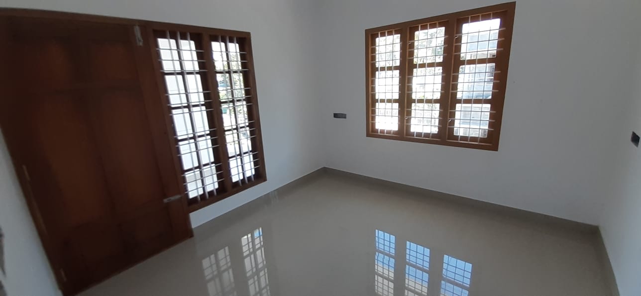 15cent of land Angamaly Karayamparambu