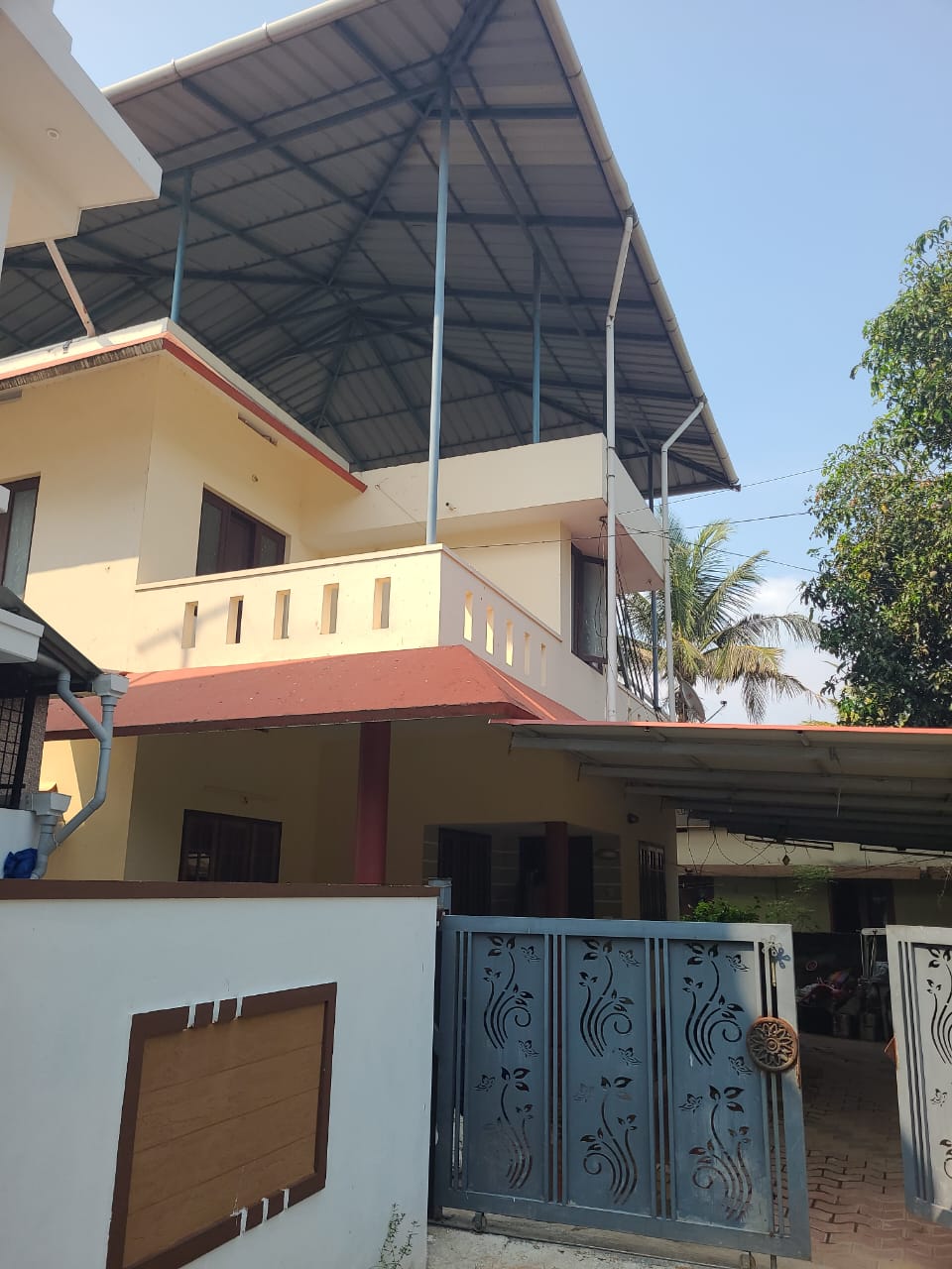 4BHK Semifurnished House 1500sqft