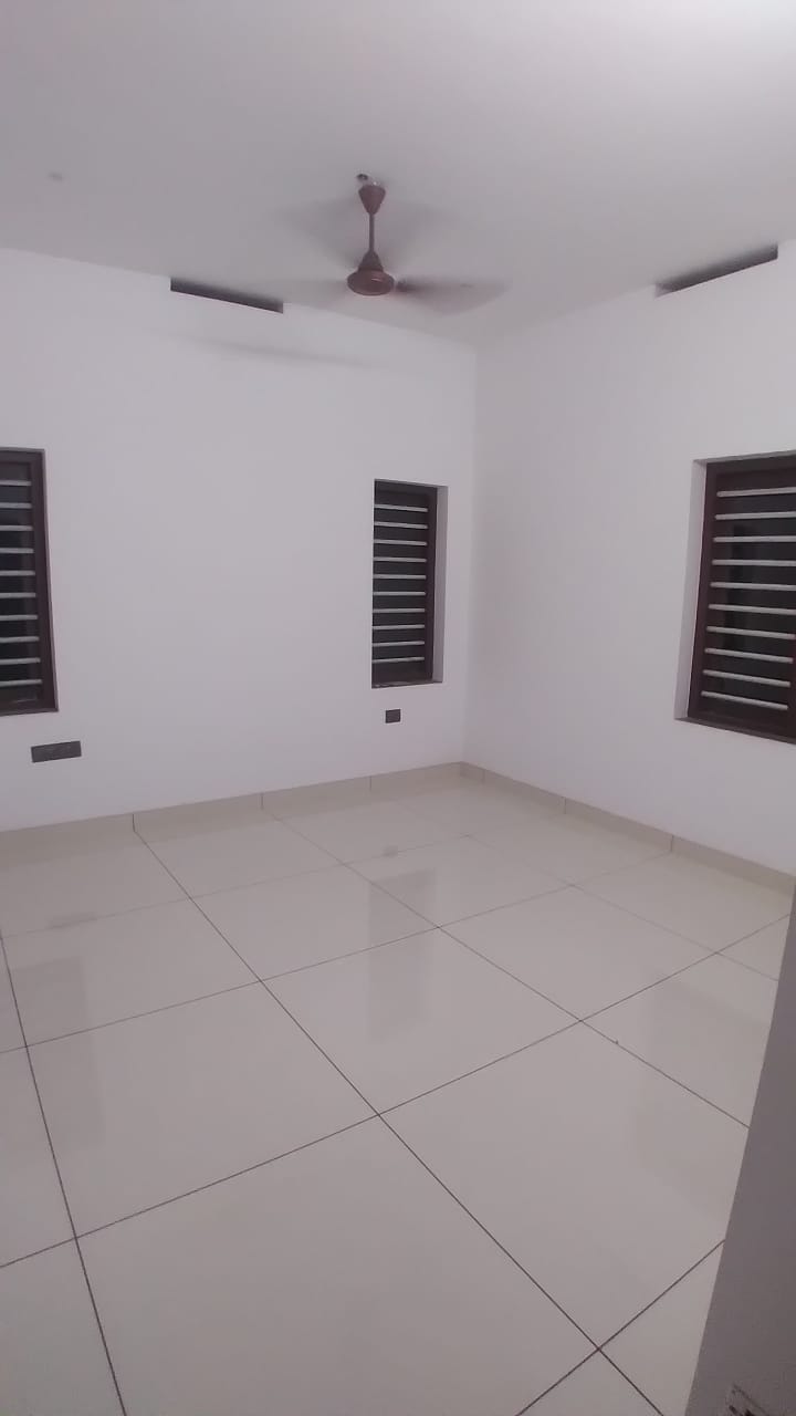 4BHK Semifurnished house1670sqft in Manjummel, Edapally