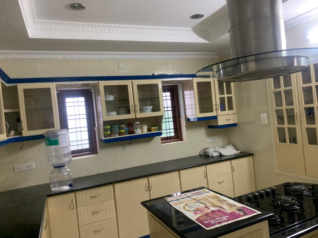 1650sqft, 3BHK Fully Furnished Flat in Kadavanthra