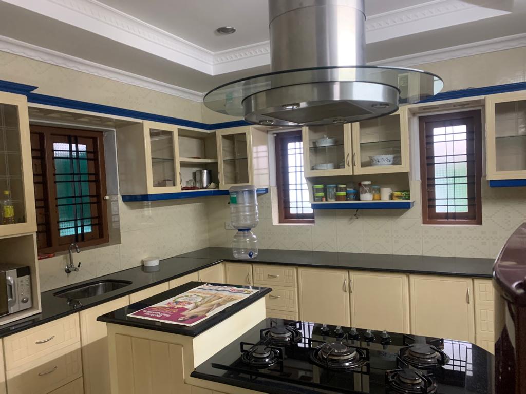 1650sqft, 3BHK Fully Furnished Flat in Kadavanthra