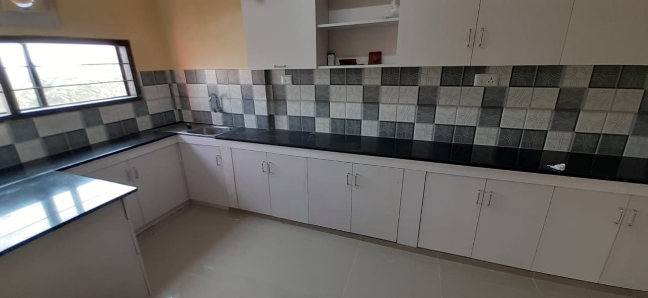 3BHK Semifurnished House1300sqft