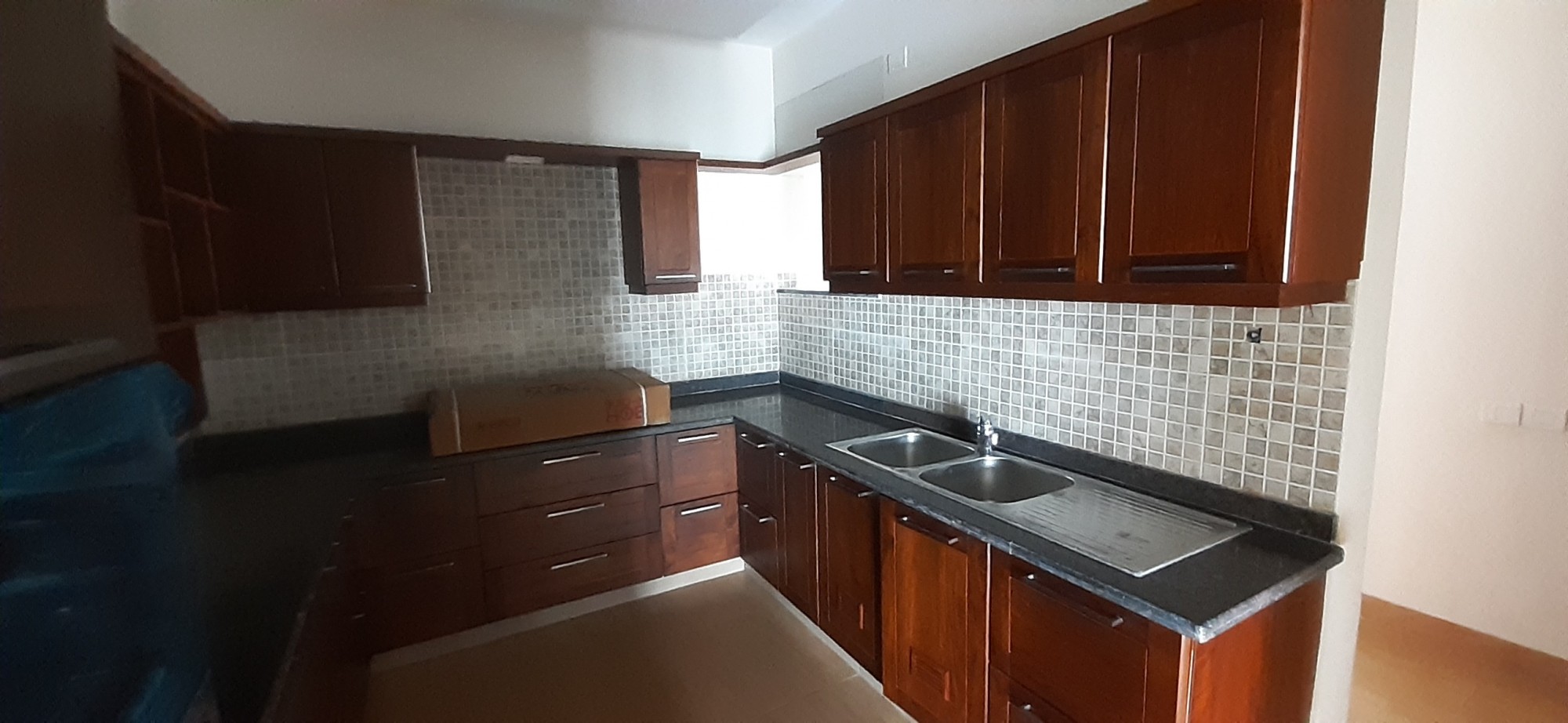 3BHK Semifurnished Flat in, 1300sqft