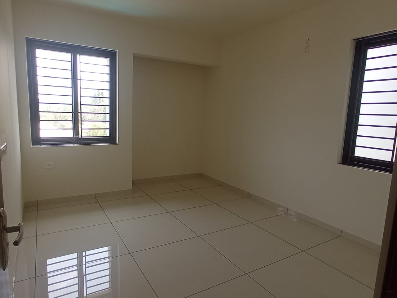 3BHK Unfurnished Flat in Marine drive, Ernakulam,2223 sqft