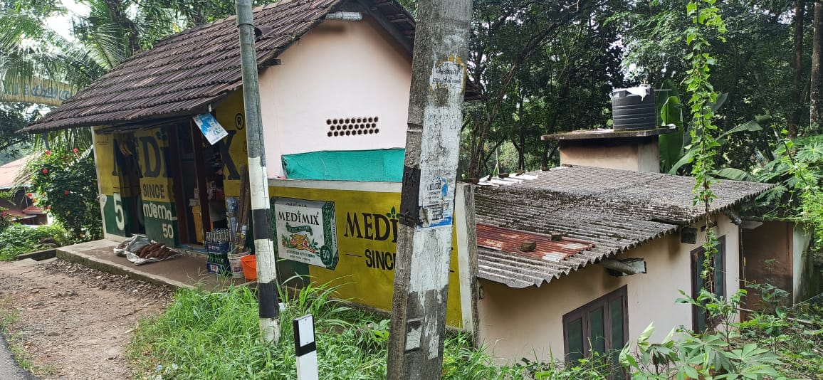 52 Cents of Land with an Old house