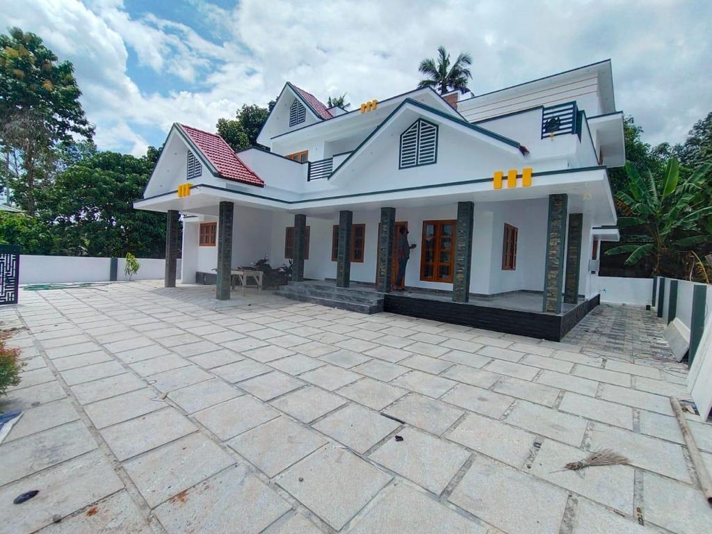 4BHK Brandnew House with 9.75cent 2560 sqft - for sale in Thellakom, Kottayam, Kerala