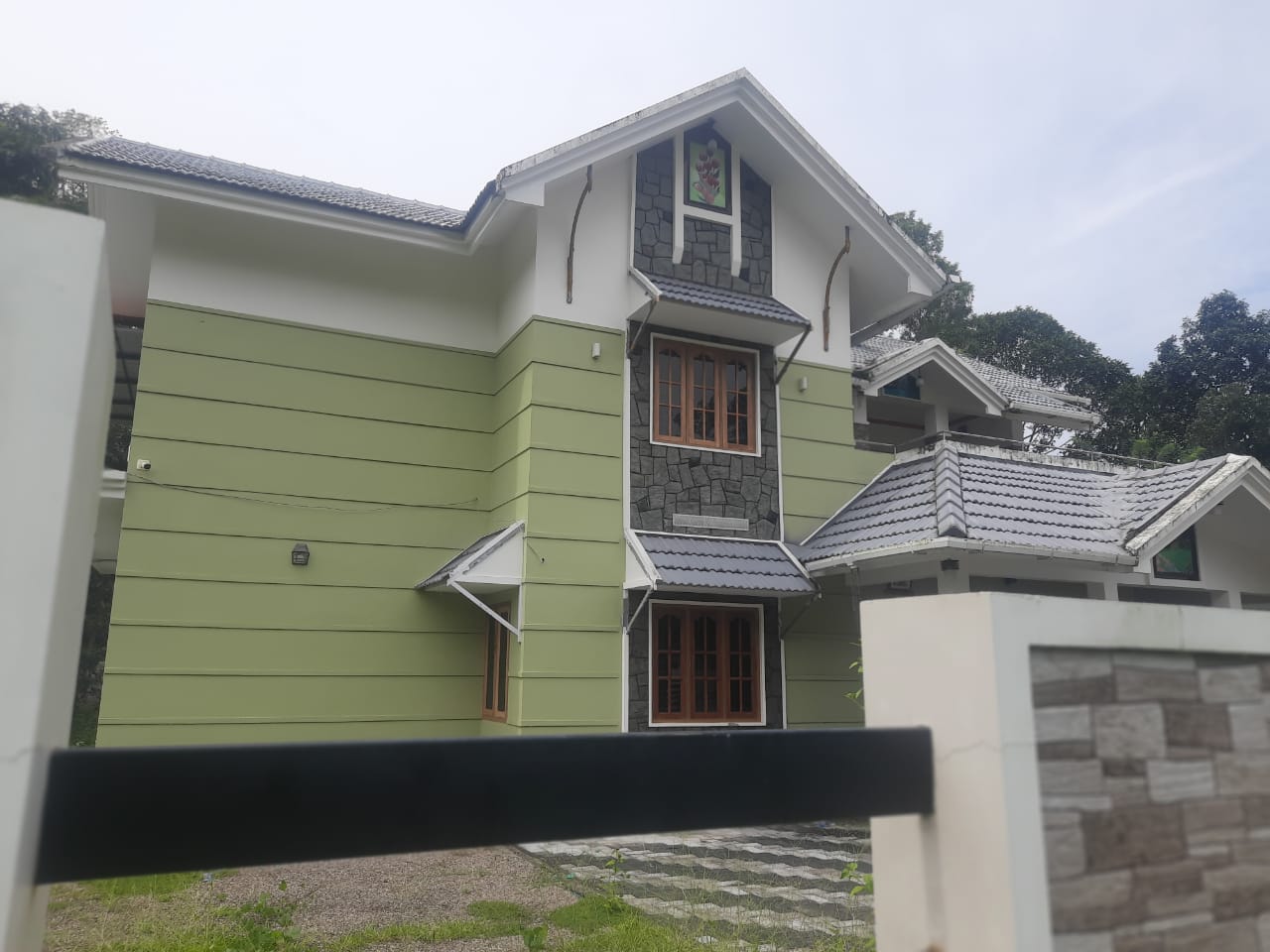 6.700 cents of residential property