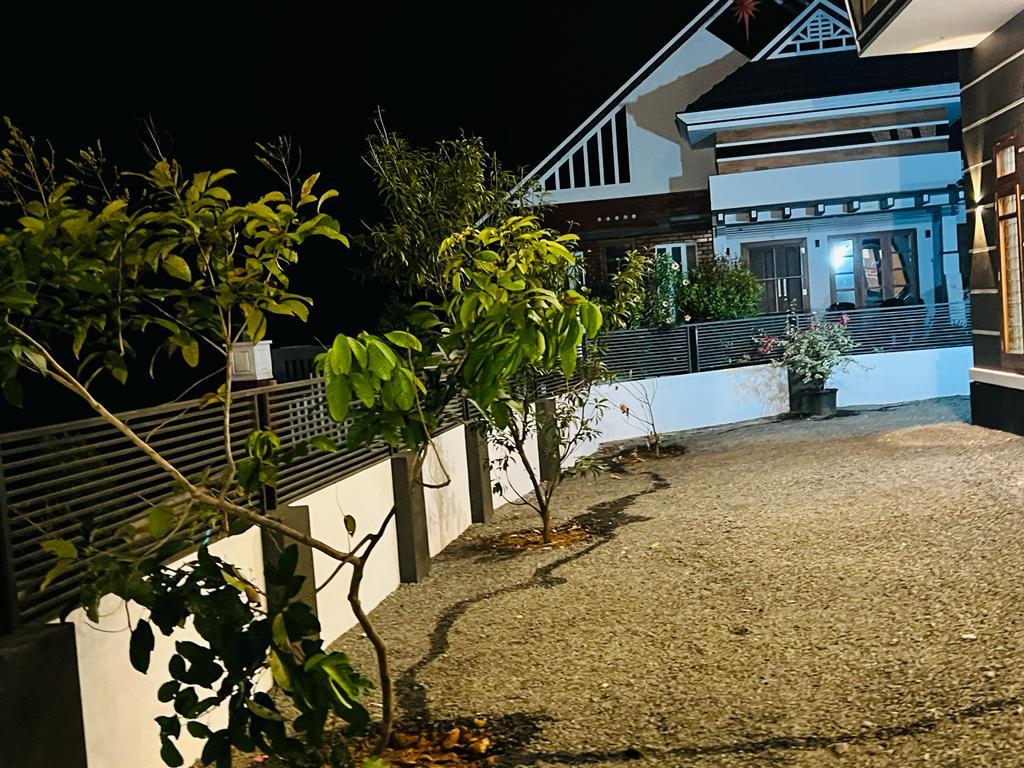 725 sqft, 2BHK Semifurnished flat near Infopark/ Thengode, Kakkanad