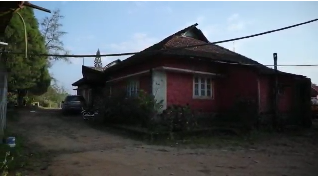 6.6 cents of land with old house