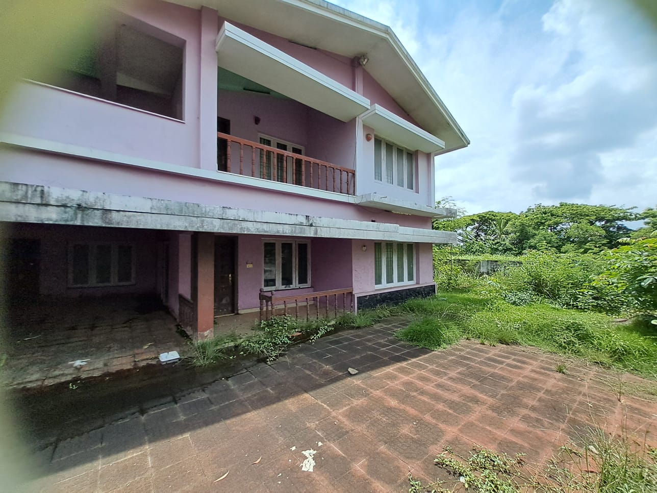 12 cents of House Plot with old House