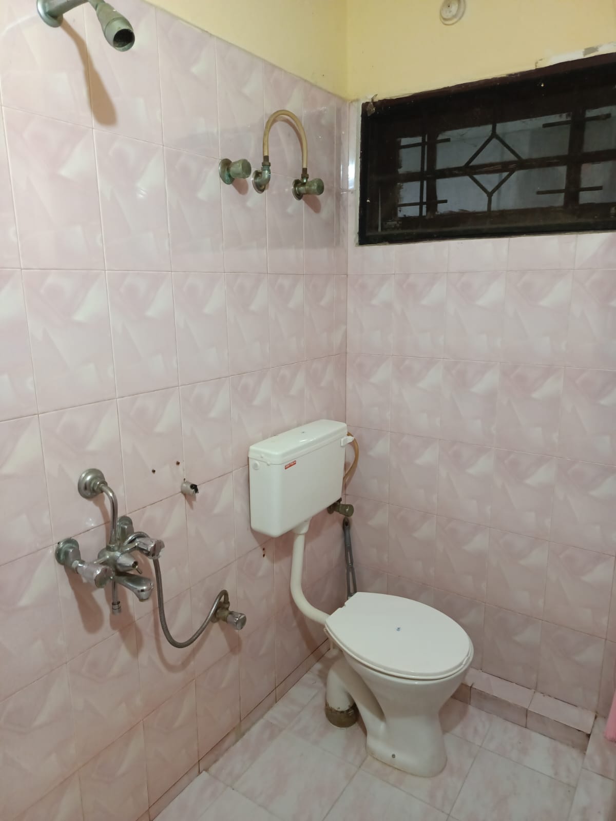1450sqft, 3BHK Semi Furnished Flat in Elamkulam, kadavanthara