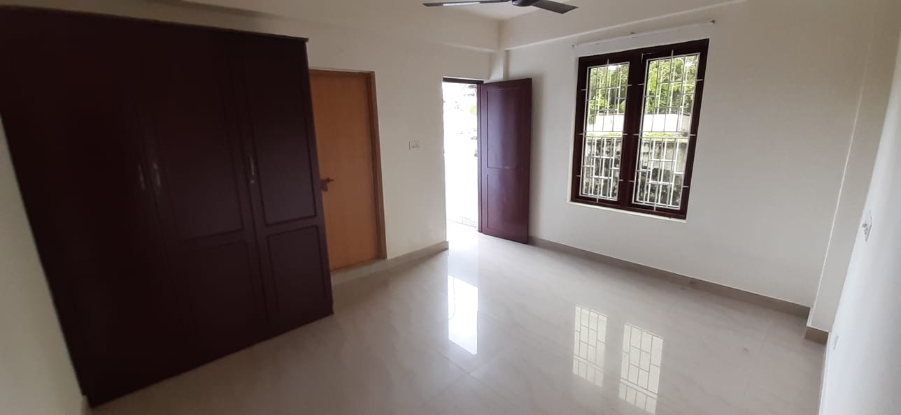 3 BHK Semi furnished Flat in Kadavanthra, 1400sqft