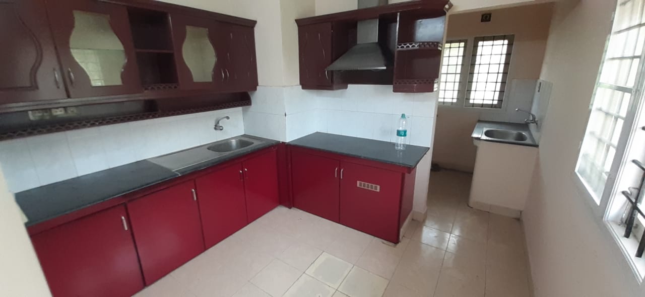 3BHK Semifurnished Flat in M G Road, Ernakulam, 2393sqft