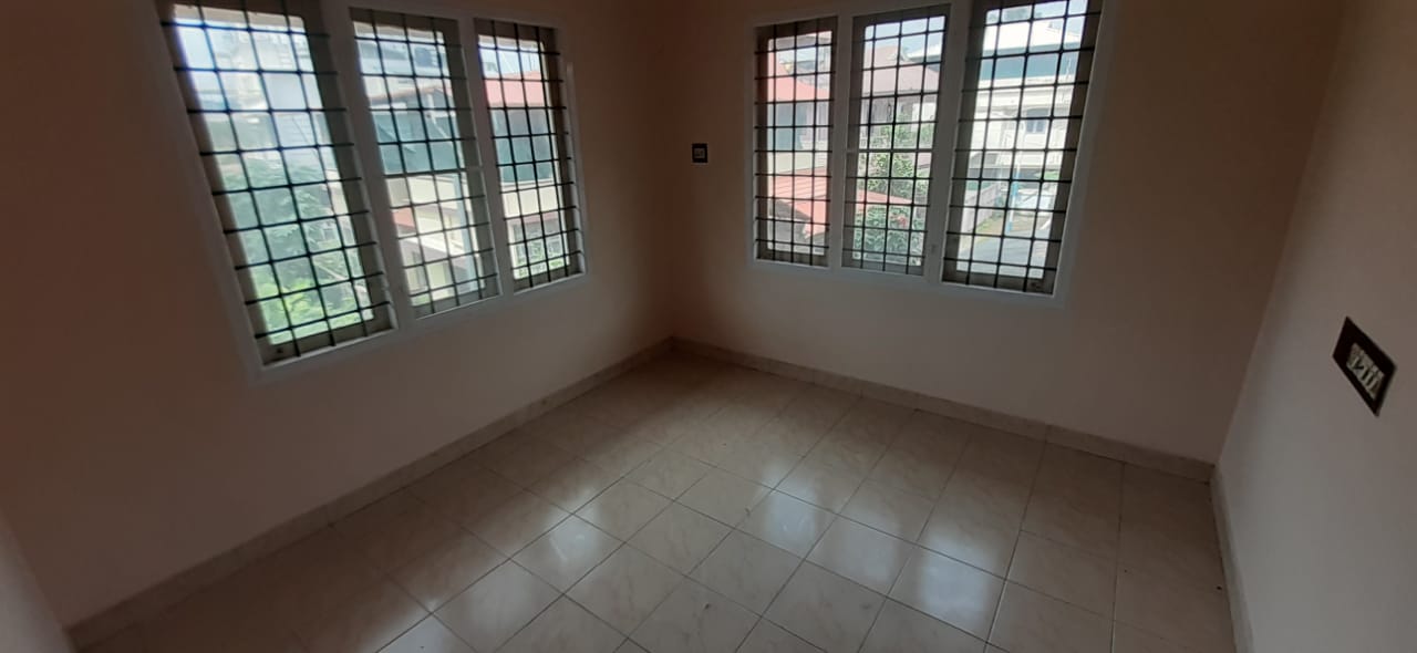 3BHK Semifurnished Flat in M G Road, Ernakulam, 2393sqft