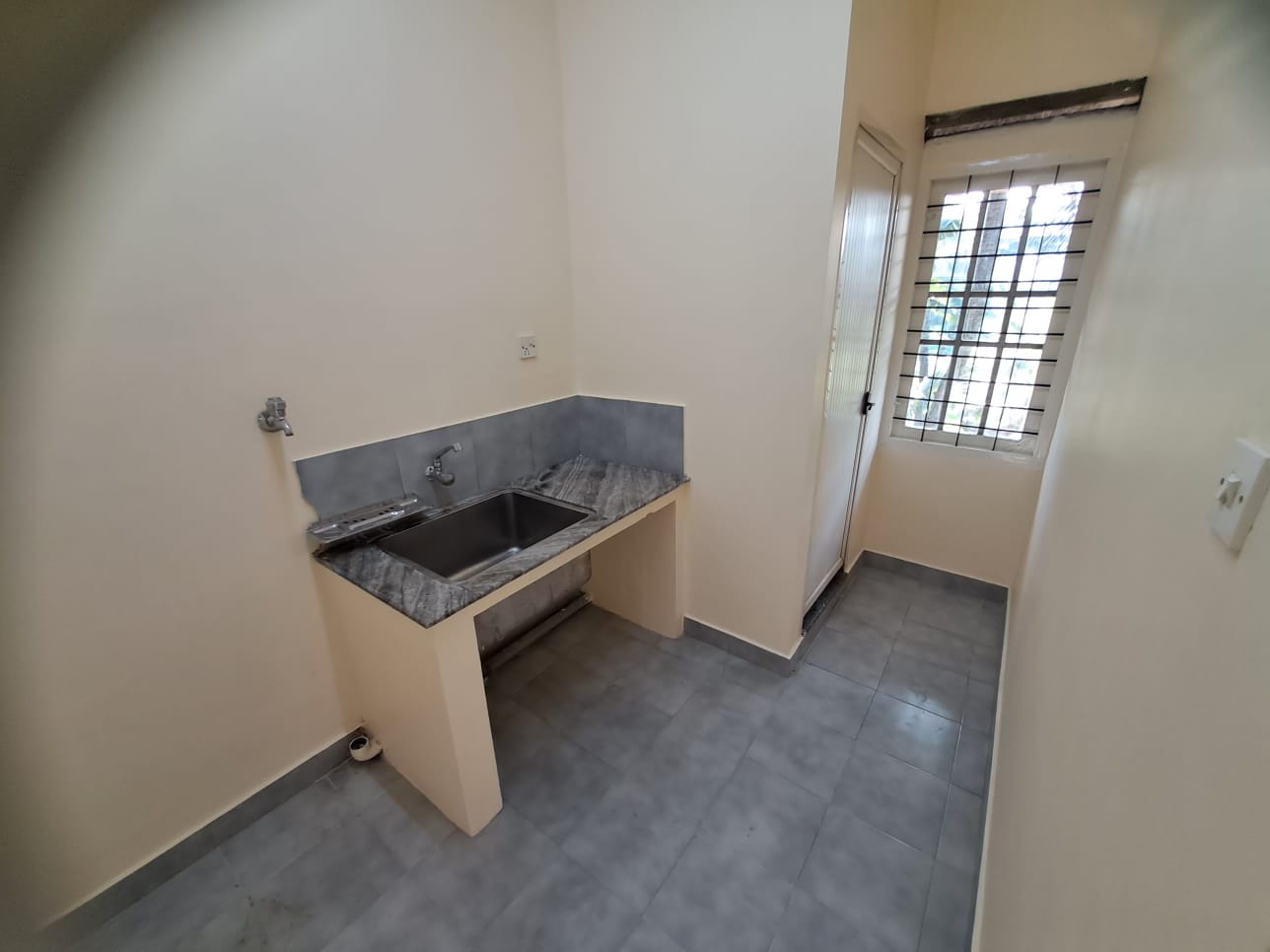 3BHK Semifurnished Apartment 1500sqft
