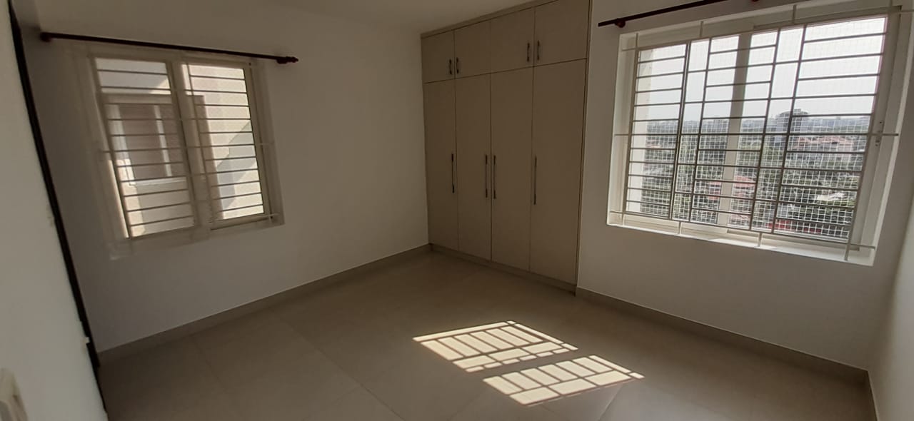 Semifurnished  House with 3cent 1684 sqft in Eroor, Tripunithra