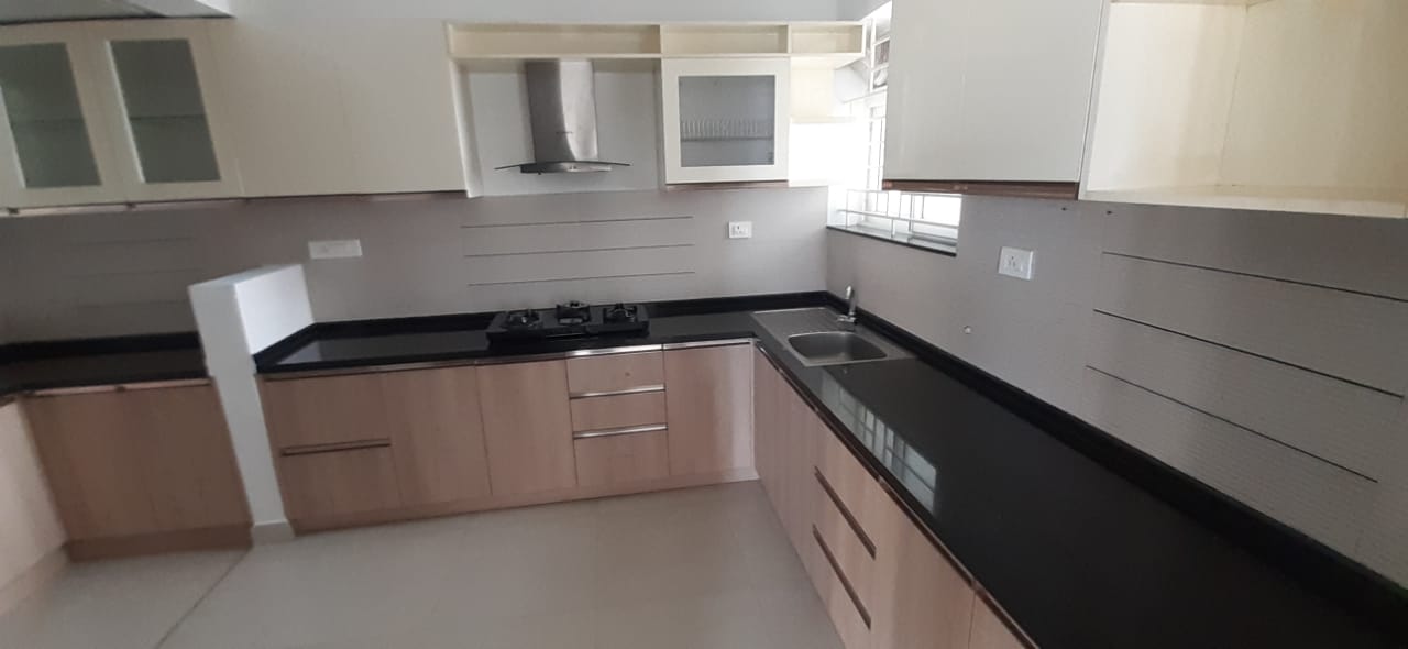 Semifurnished  House with 3cent 1684 sqft in Eroor, Tripunithra