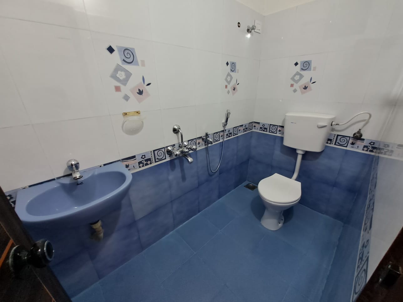 3BHK Semifurnished Flat in Kadavanthra, 1000sqft