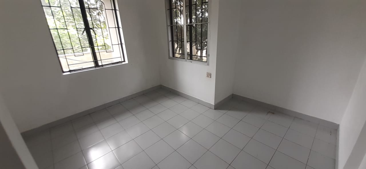 1632Sqft, 3 BHK Semifurnished House