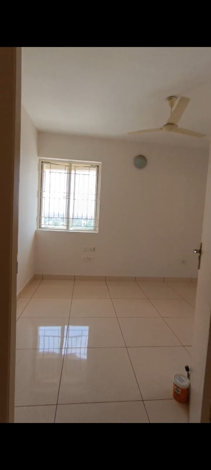 3BHK Semifurnished Flat, 1600sqft
