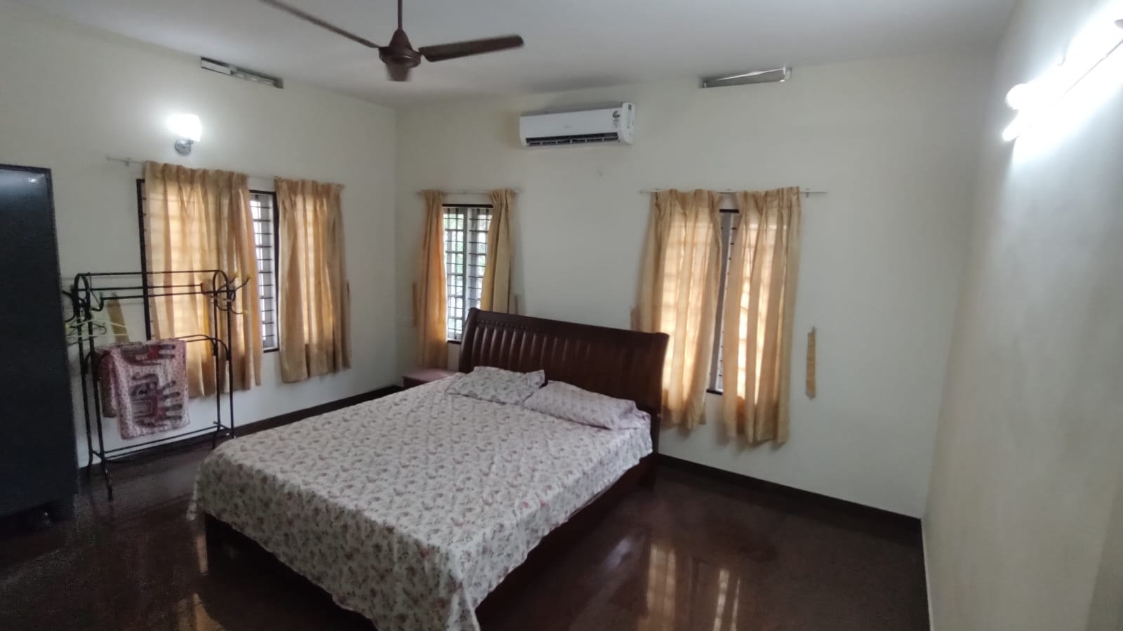 4BHK Semifurnished House with 10cent Land4000sqft