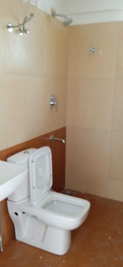 2000sqft, 4BHK Semifurnished Bradnew House