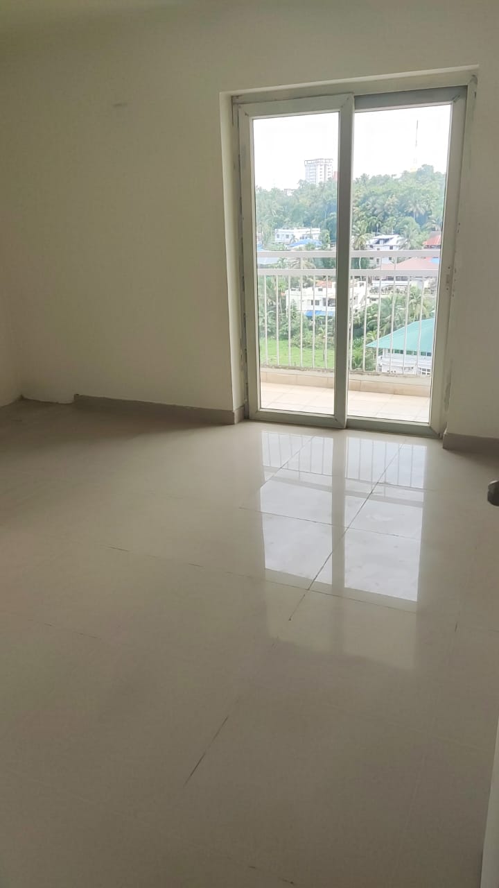 1685 sqft, 3BHK Fully Furnished Luxury flat in Vytilla