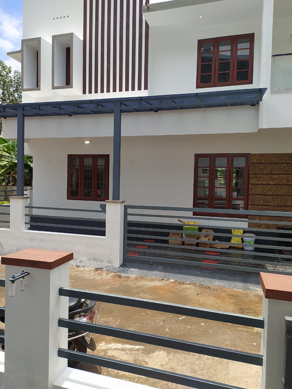 8.5 cent of land with old house Aluva Desam