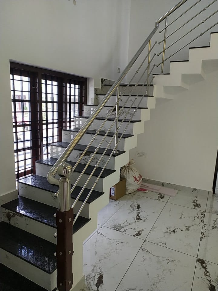 8.5 cent of land with old house Aluva Desam
