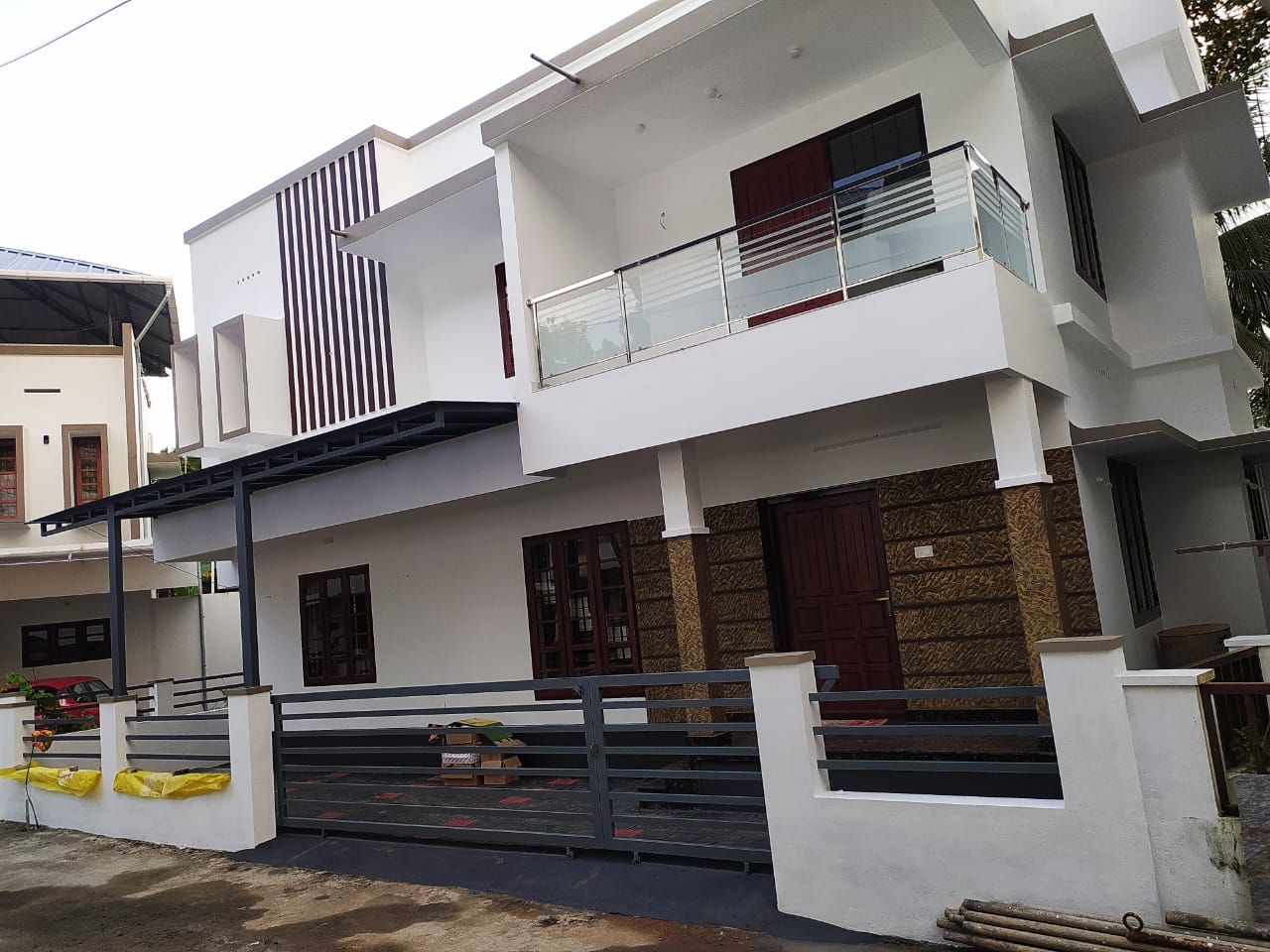 8.5 cent of land with old house Aluva Desam