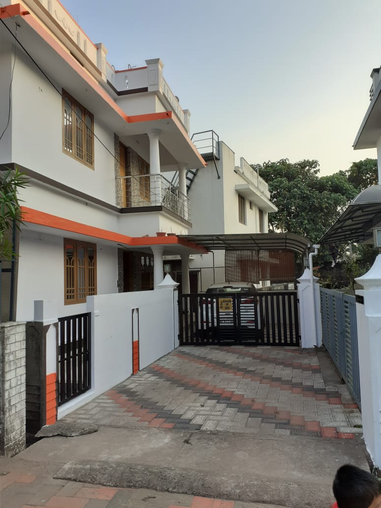 3BHK Semifurnished House with 4cent Land1450sqft in