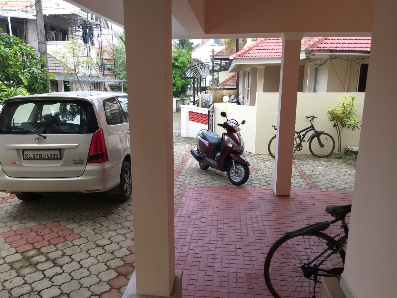 3 BHK Fully Furnished first floor available 1500 sqft