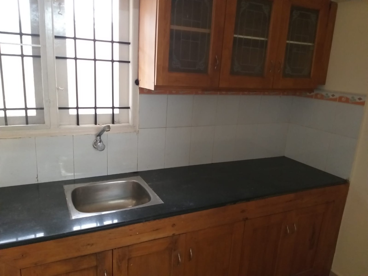 3 BHK Fully Furnished first floor available 1500 sqft
