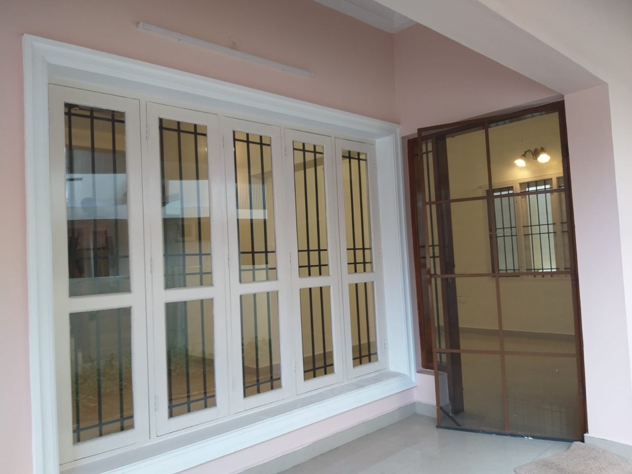 3 BHK Fully Furnished first floor available 1500 sqft