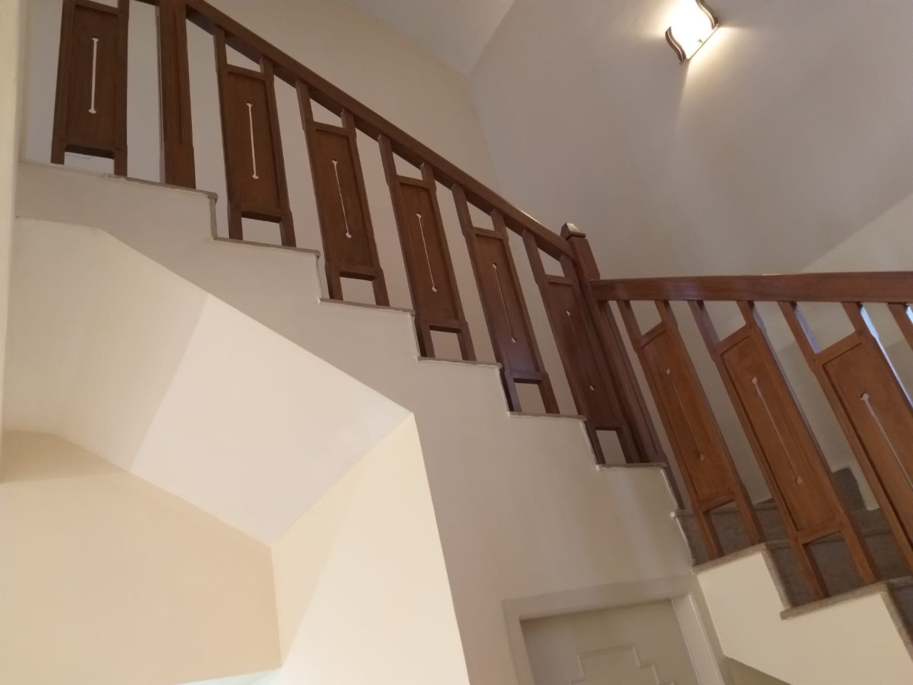 3 BHK Fully Furnished first floor available 1500 sqft