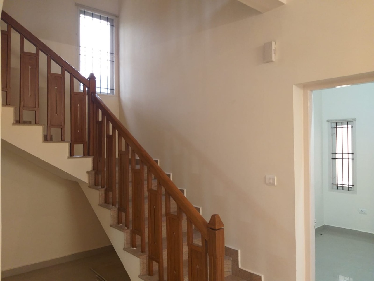 3 BHK Fully Furnished first floor available 1500 sqft