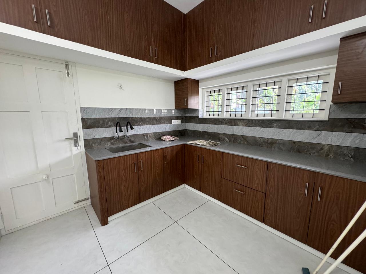 3BHK Semifurnished House with 5.5cent1800sqft