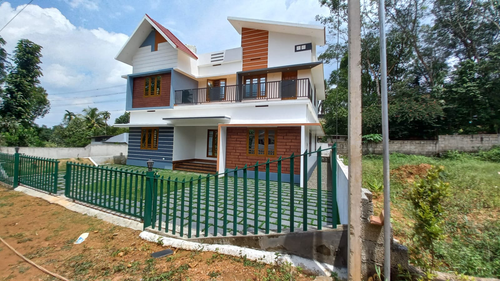 4BHK Brandew House 1900qft in Vembilly, Pallikkara