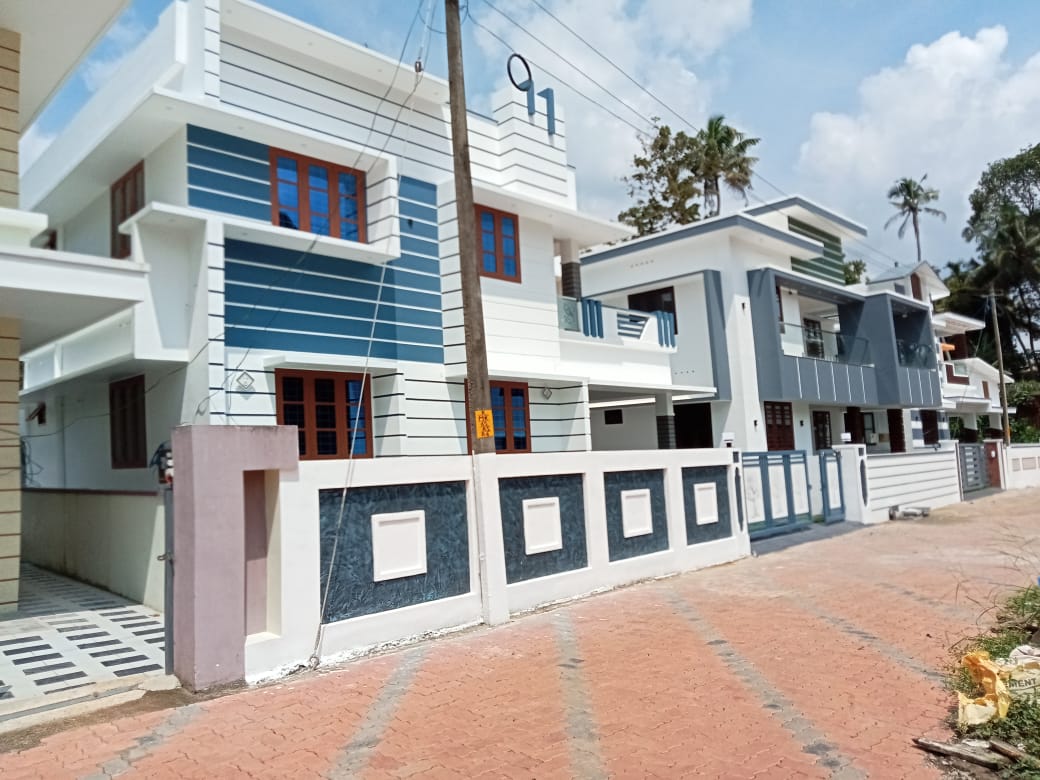 4cents of Residential & Commercial plot in Vyttila - for sale in Vyttila, Kochi ( Ernakulam ), Kerala