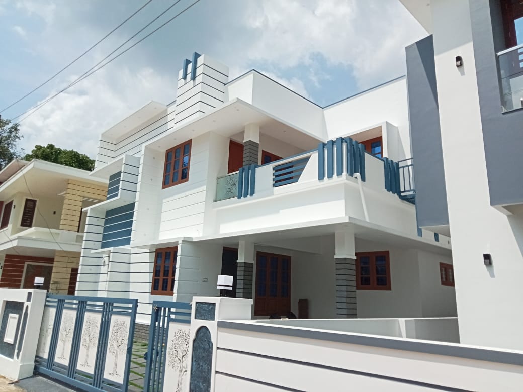 4cents of Residential & Commercial plot in Vyttila