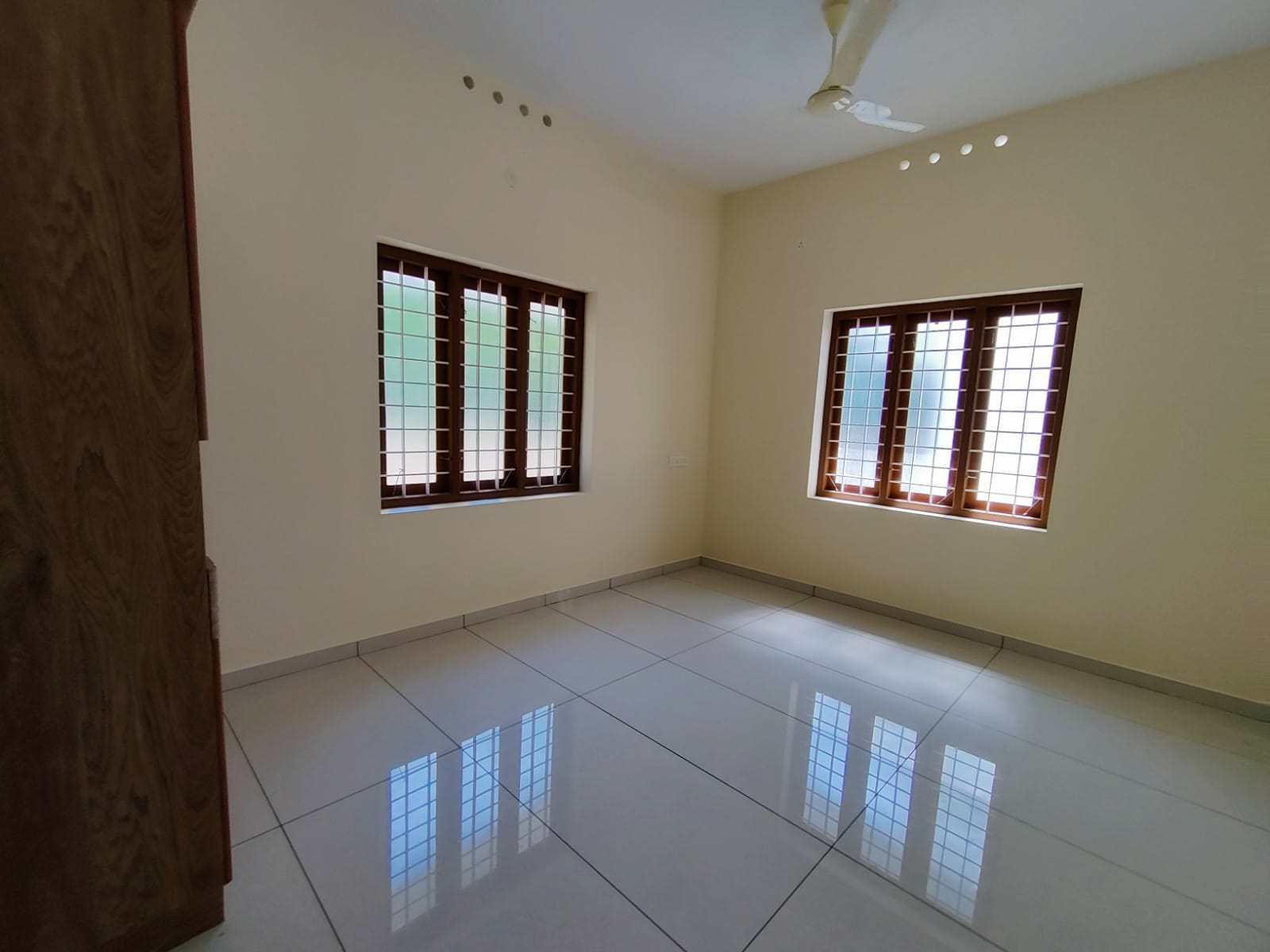 3BHK Semifurnished Premium Flat in Marine Drive, Ernakulam, 1800 sqft