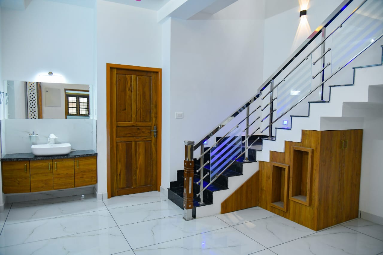 4BHK Semifurnished Brandnew House 2000sqft in Palikkara