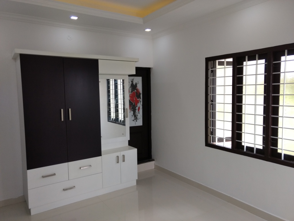 4BHK semifurnished house 1640sqft