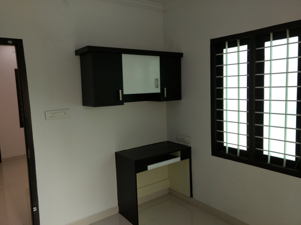 4BHK semifurnished house 1640sqft